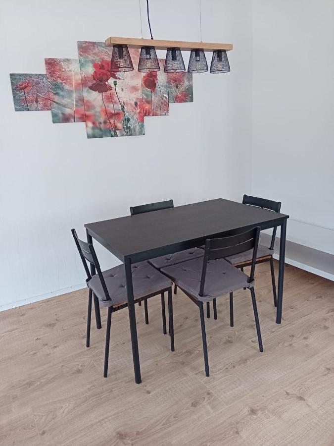 Zentral Und Ruhig In Auerbach Apartment